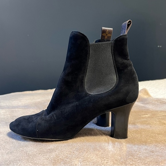 Louis Vuitton Black Suede Chelsea Boots - Picture 4 of 11